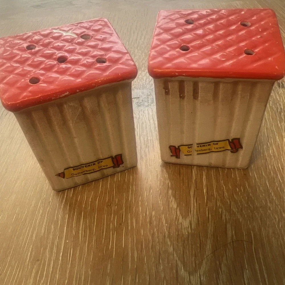 Outhouse‎ S&P Salt And Pepper Shakers 2 1/2 Inches Tall 